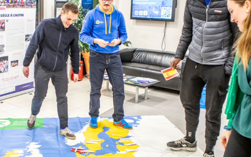 Les Jeunes Européens proposent de positionner les drapeaux des pays européens sur une carte