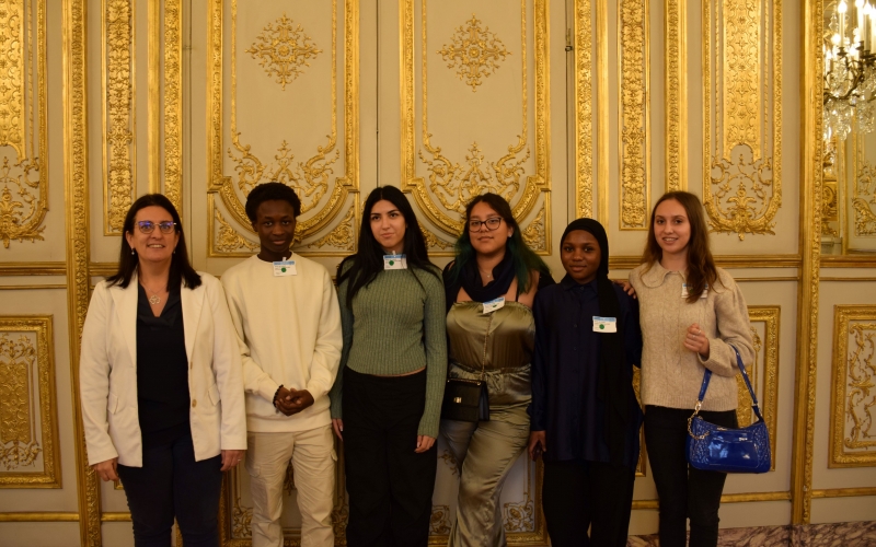 Les jeunes avec Mme Perrine GOULET, députée